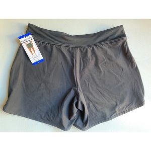 Hang Ten Women 5" Hybrid Shorts Size: L
